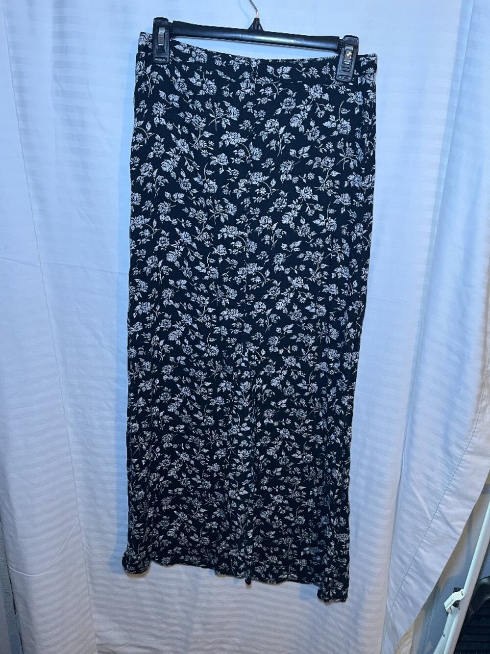 Mossimo Black White Floral Maxi Skirt Size Small